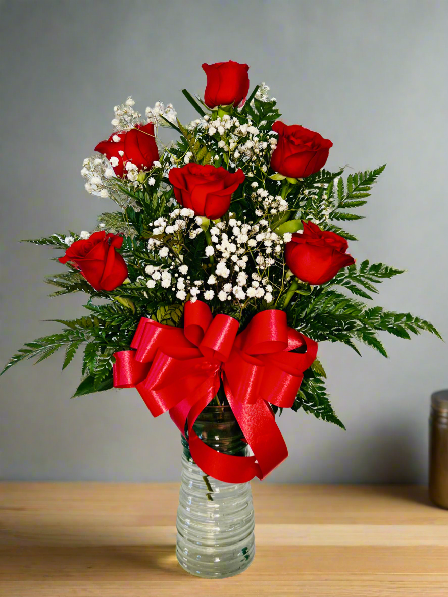 Half Dozen Red Roses in Elegant Glass Vase – Romantic Floral Arrangement